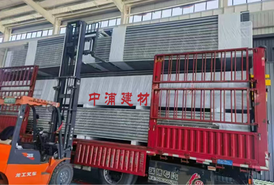 聚氨酯长城隔热铝瓦车间装货